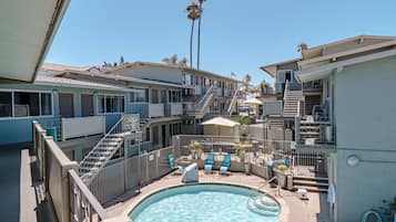 Outdoor pool, pool loungers