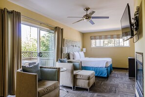 Studiosuite, 1 kingsize-seng, kjøkken (Terrace) | Skrivebord, blendingsgardiner, strykejern/-brett og wi-fi (inkludert)