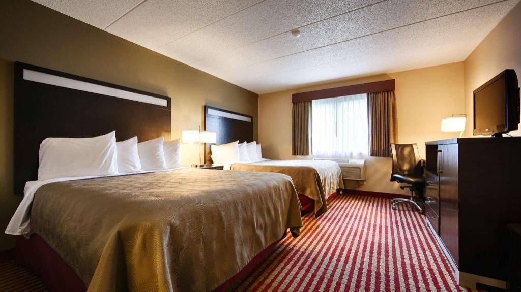 Desk, iron/ironing board, WiFi, bed sheets