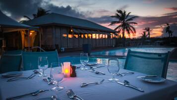 3 restaurants, breakfast served