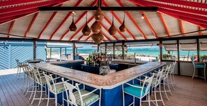 3 restaurants, breakfast served