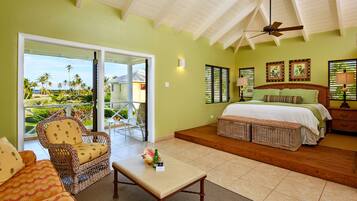 Minibar y caja de seguridad en la habitación