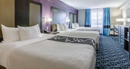 La Quinta Inn & Suites by Wyndham Kansas City Airport