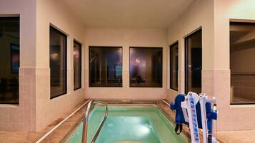 室內 Spa 池