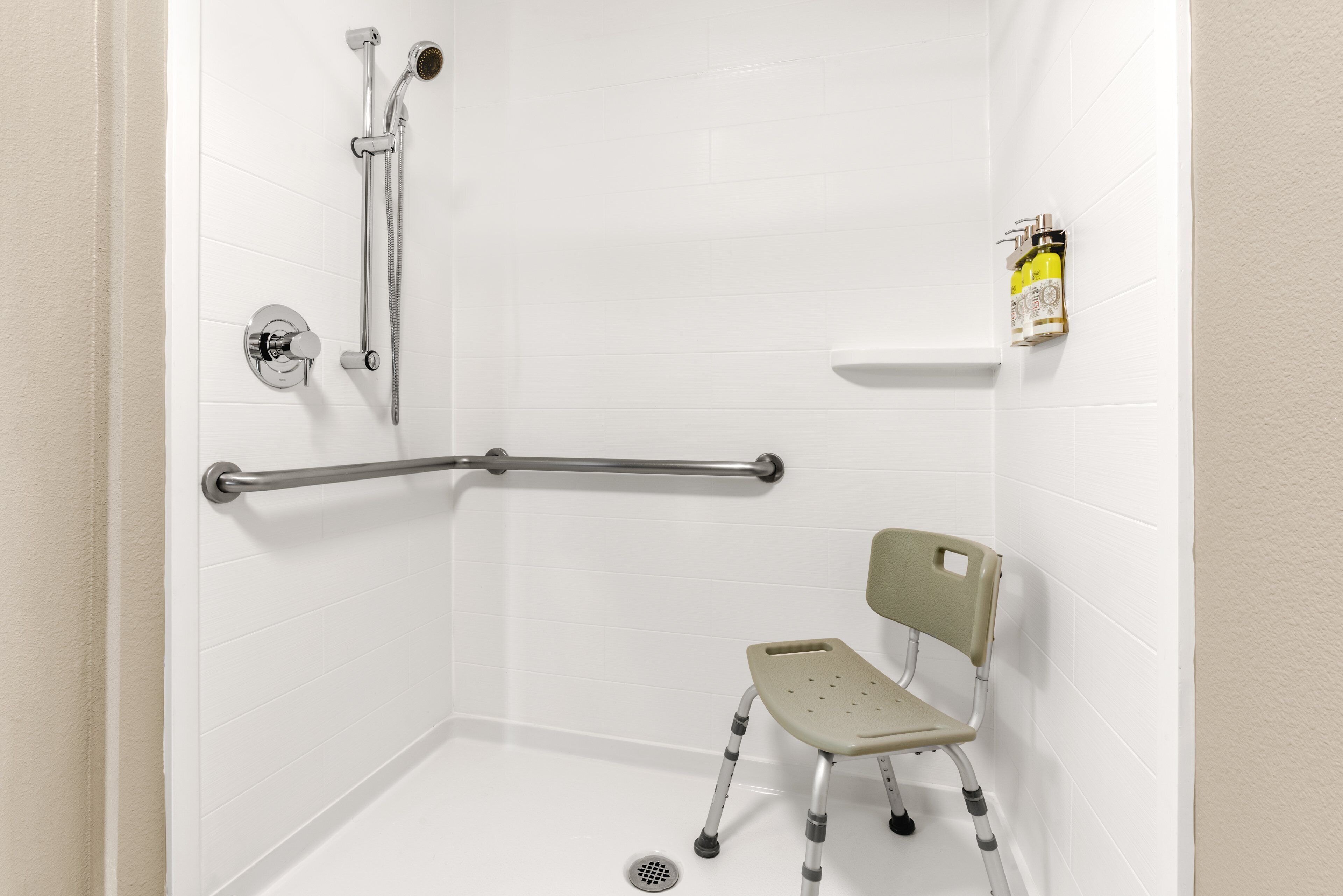 combined shower/bathtub, free toiletries, hair dryer, towels