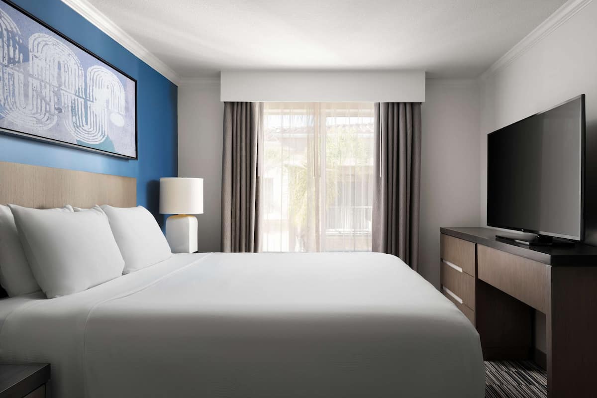 1 chambre, couette en duvet d'oie, surmatelas, fer et planche Ă repasser