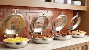 Buffet déjeuner gratuit tous les jours