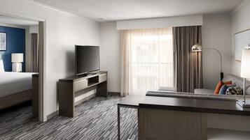 Couette en duvet d'oie, surmatelas, fer et planche Ă repasser