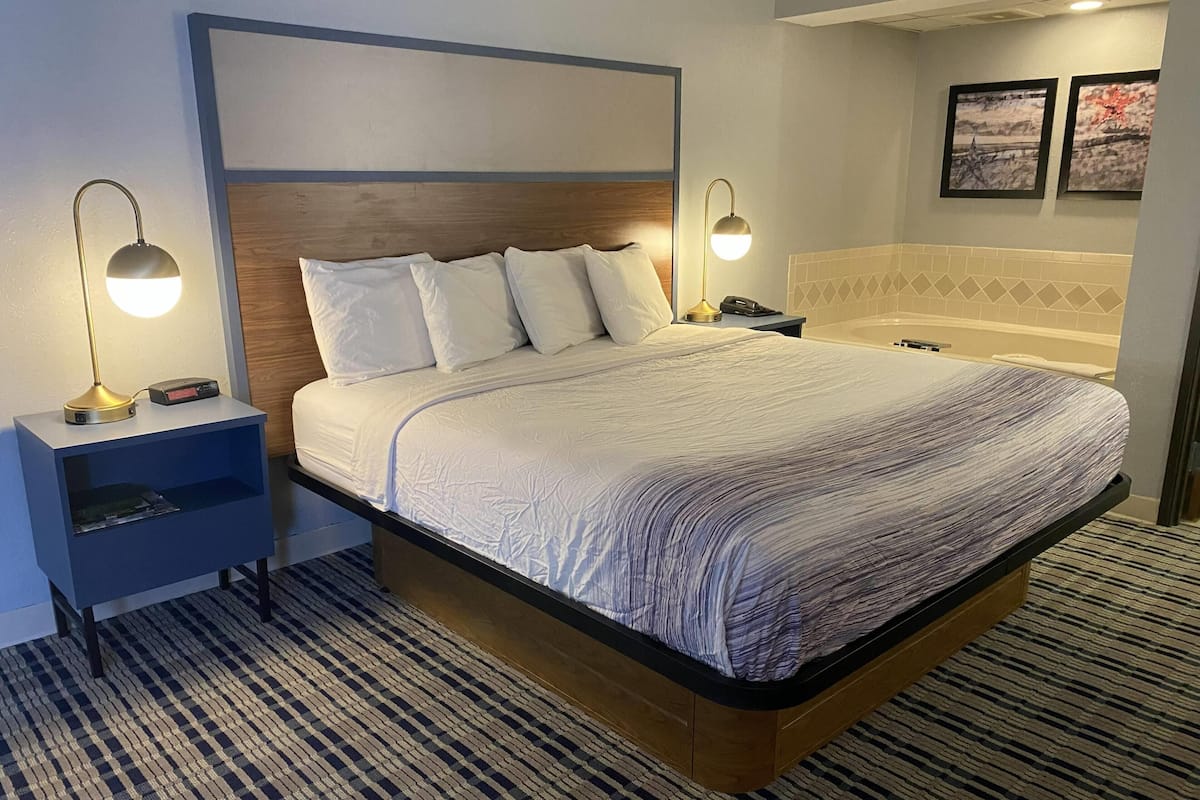 Suite superior, 1 cama King size, para no fumadores (Efficiency Studio) | Escritorio, cunas gratuitas, camas extra y wifi gratis