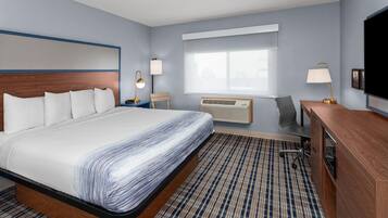 Room, 1 King Bed, Mobility Accessible, Non Smoking (Roll-In Shower) | Desk, free cribs/infant beds, rollaway beds, free WiFi