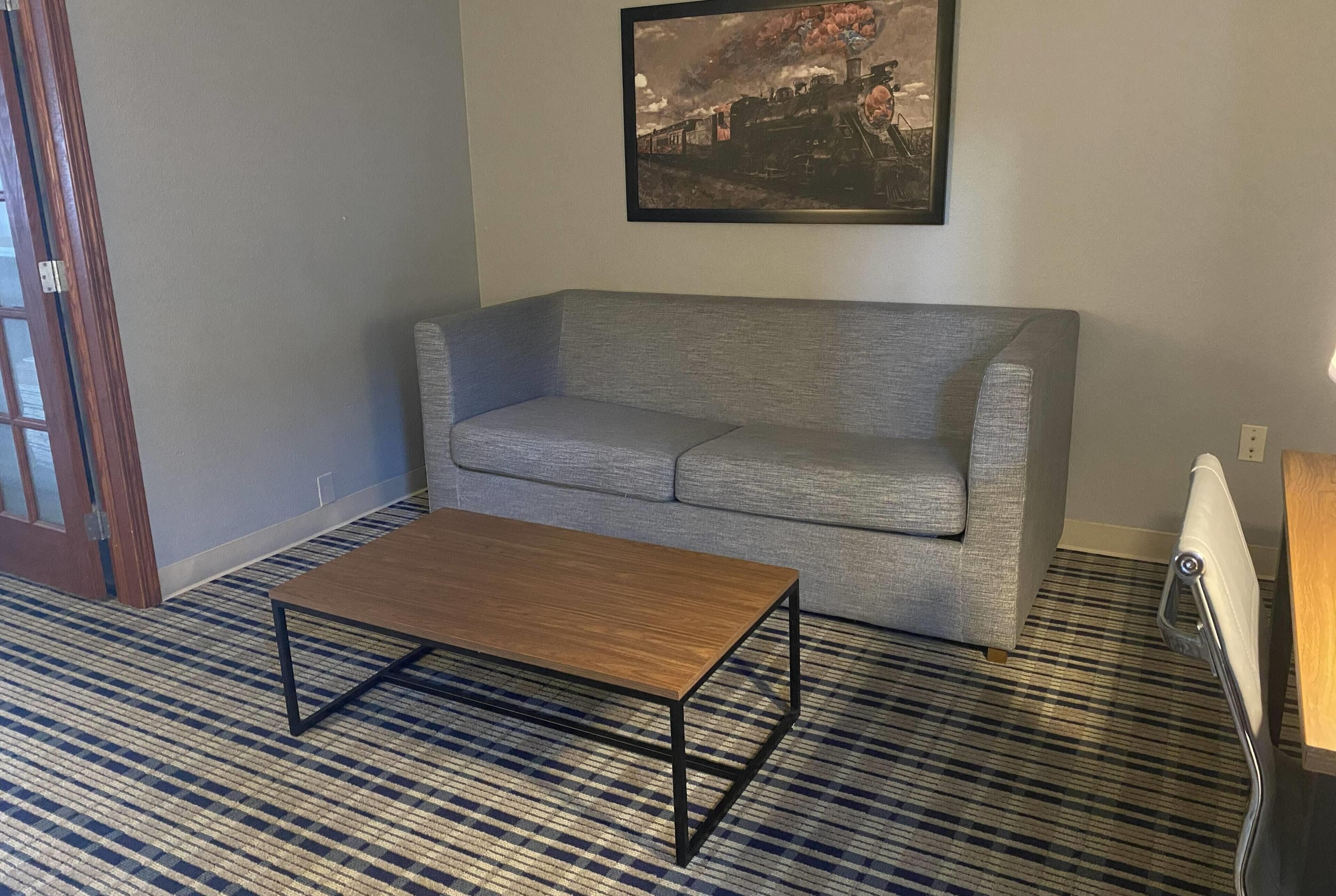 Escritorio, cunas gratuitas, camas extra y wifi gratis 