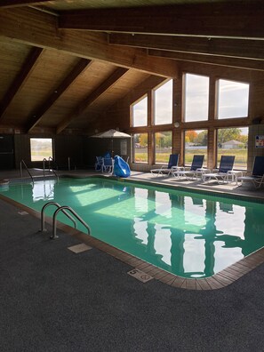 Una piscina cubierta