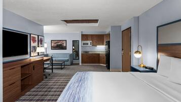 Superior Suite, 1 King Bed, Non Smoking (Efficiency Studio) | Jetted tub