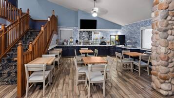 Free daily continental breakfast