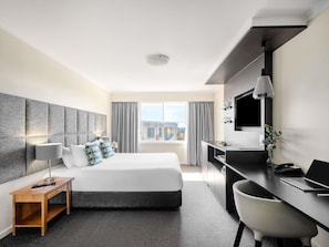 Zimmersafe, Schreibtisch, Bügeleisen/Bügelbrett, Babybetten