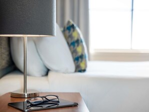 客房 (Hotel) | 客房內保險箱、書桌、熨斗/熨衣板、搖籃/嬰兒床