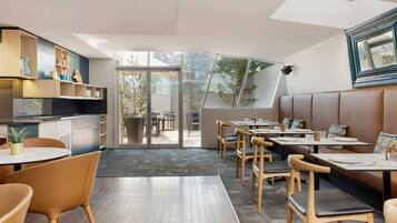 Komplett frukost varje dag (AUD 32 per person)