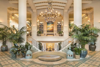 Hotel entrance and lobby at Casa Del Mar