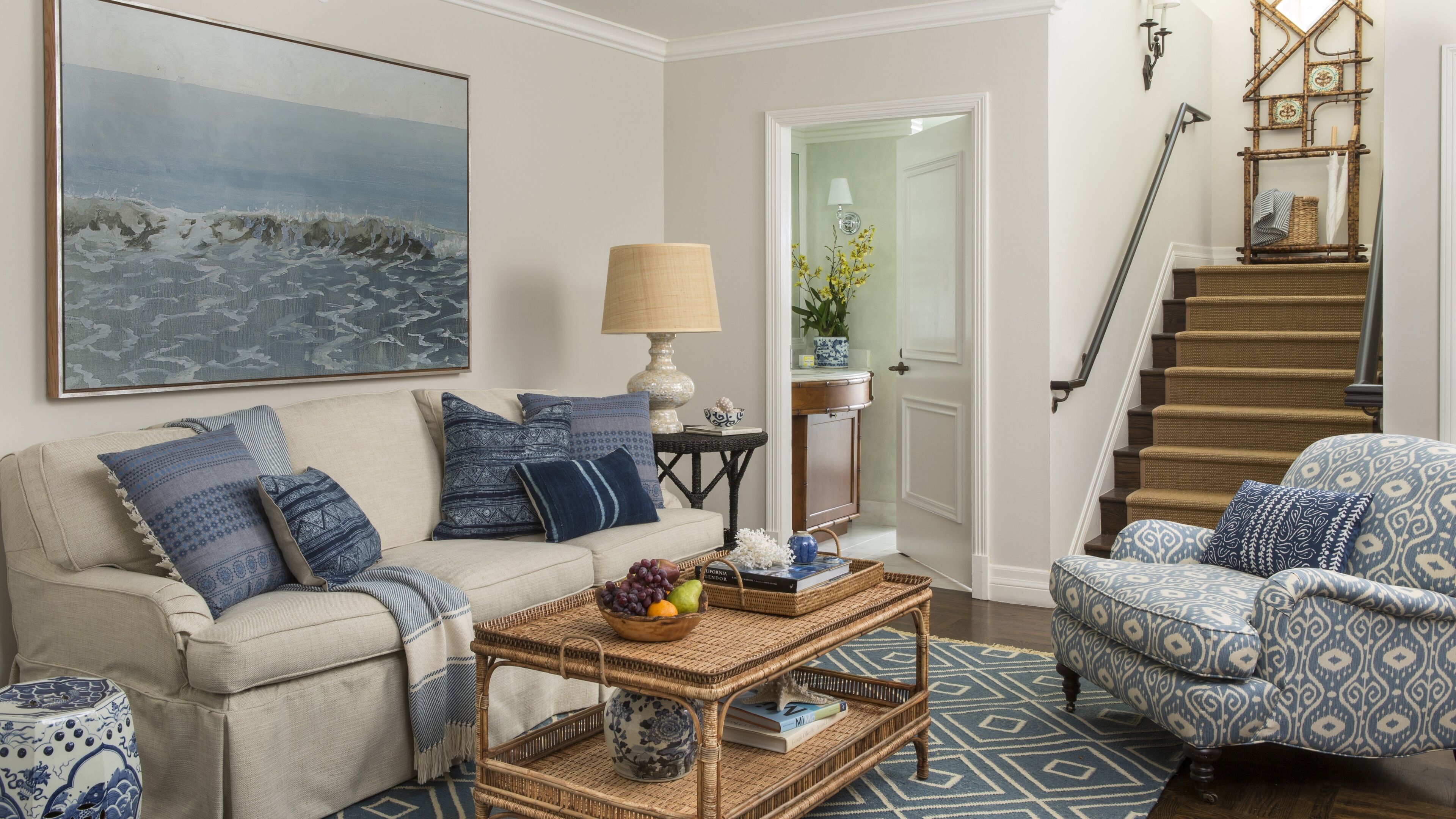 penthouse (penthouse i) | living room | 39-inch tv with cable channels, netflix, streaming services