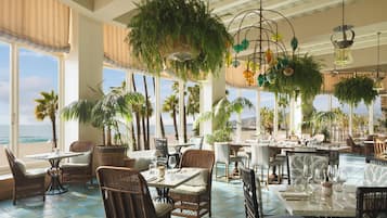 2 ๊ฐ์ ๋ ์คํ ๋, ์์นจ ์์ฌ, ์ ์ฌ ์์ฌ, ์ ๋
์์ฌ ์ ๊ณต(์ง์คํด ์๋ฆฌ)