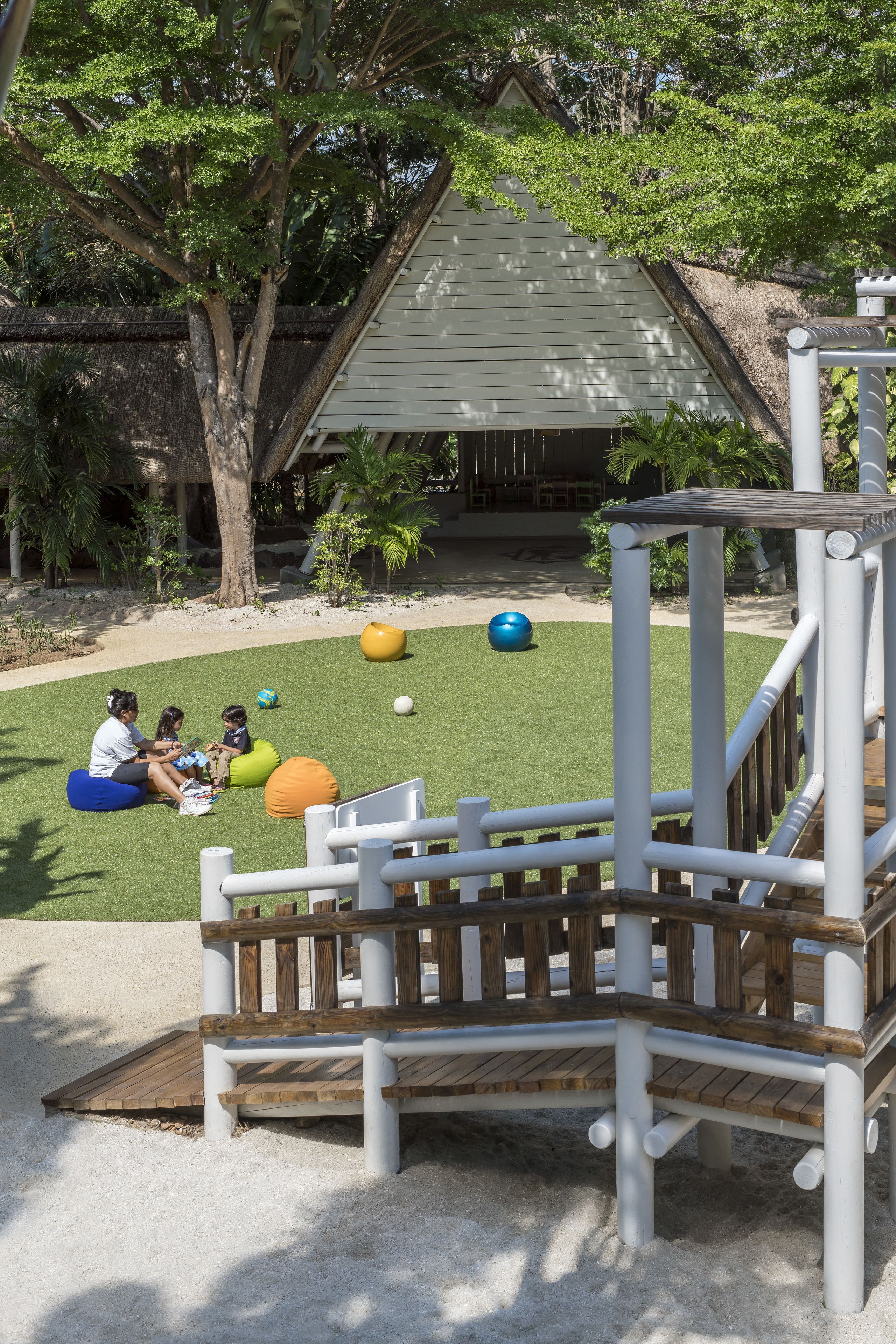children’s play area – outdoor