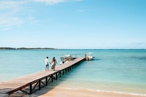Plage privée, sable blanc, navette gratuite vers la plage