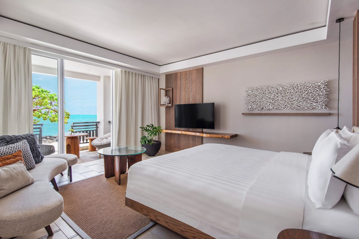 Frangipani Beach Front Junior Suite King | Premium bedding, memory foam beds, minibar, in-room safe