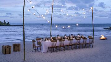 5 restaurants; breakfast, lunch, dinner and brunch served