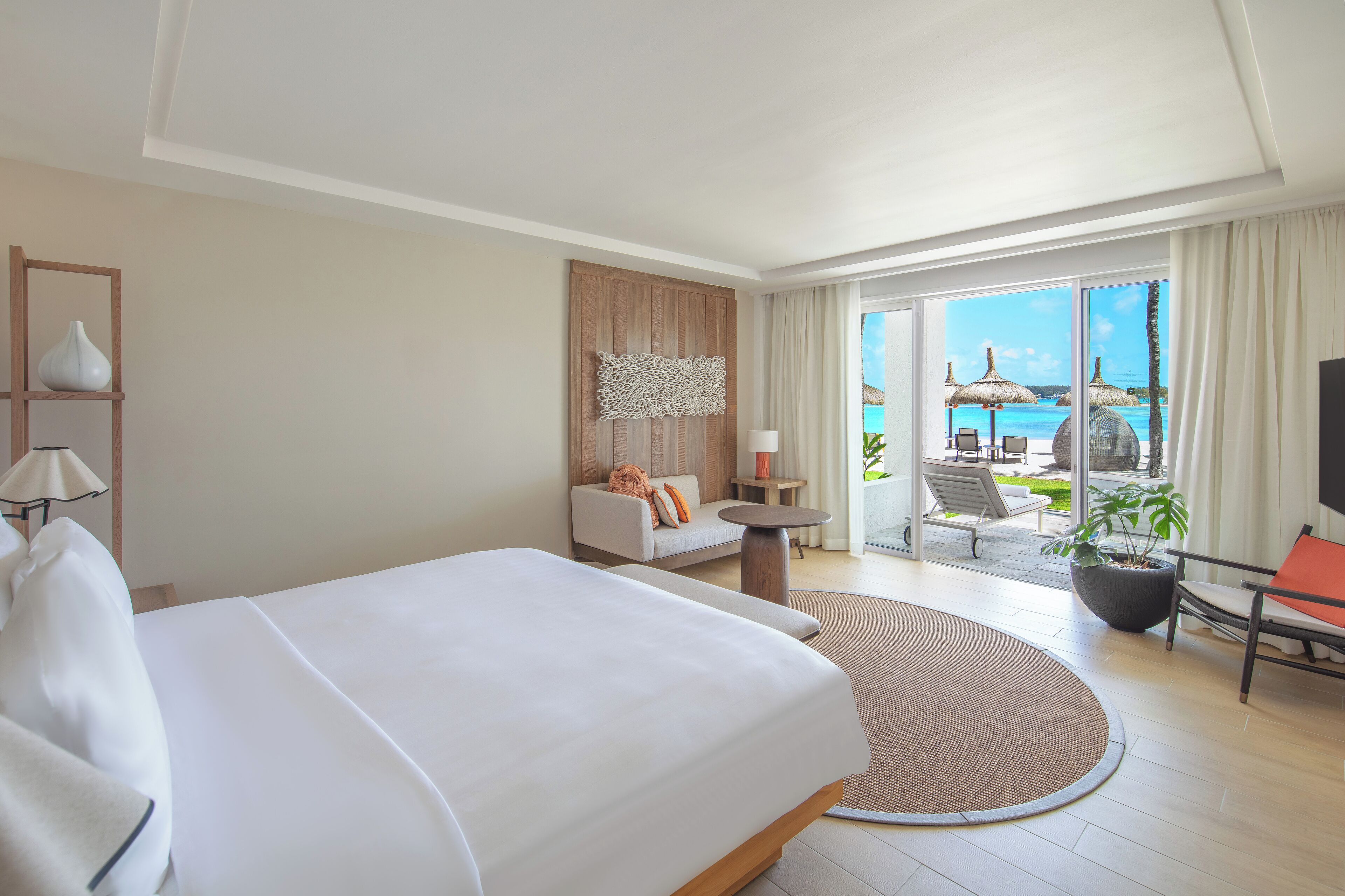Hibiscus Signature Beachfront Suite | Premium bedding, memory foam beds, minibar, in-room safe