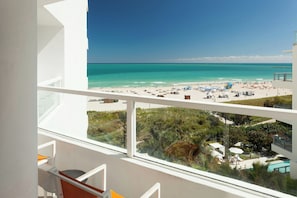 Room, 1 King Bed | Hypo-allergenic bedding, down comforters, pillowtop beds, in-room safe - Marriott Stanton South Beach (Miami Beach)