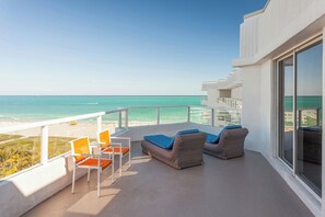 Room, 1 King Bed, Non Smoking, Balcony (View)