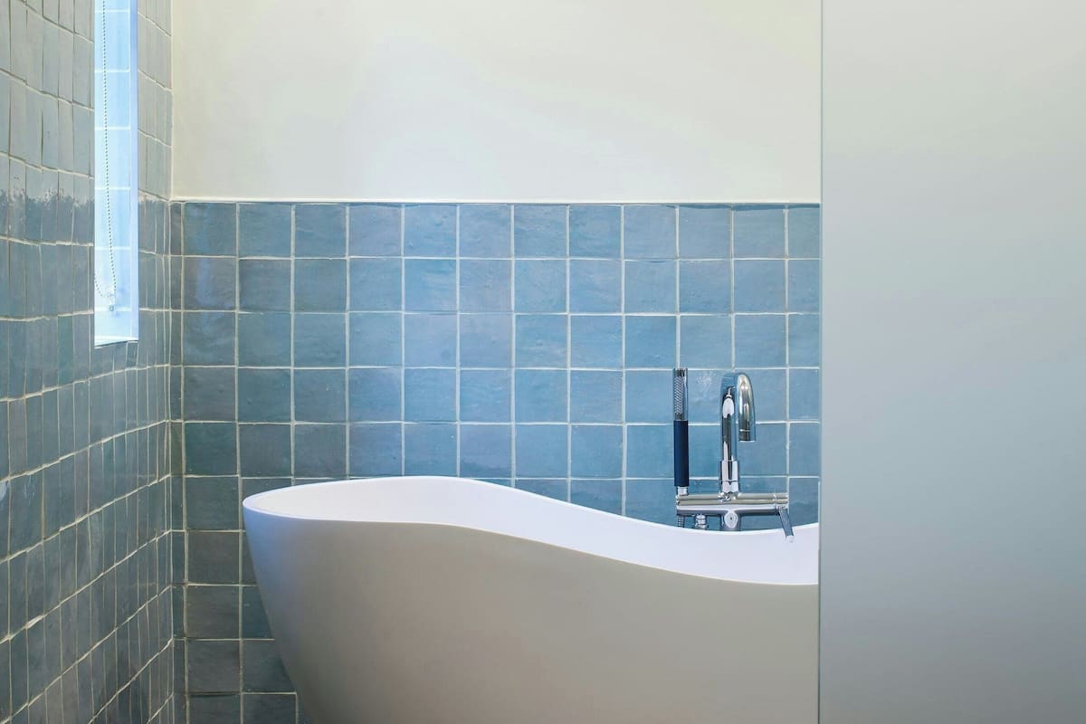 couples treatment room(s), hot tub, body treatments, aromatherapy