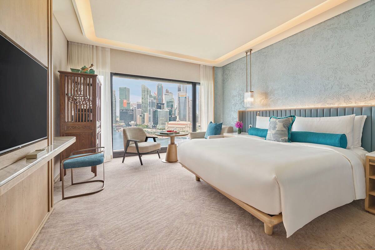 Habitación Club, 1 cama King size (Marina Bay View) | Ropa de cama de alta calidad y minibar 