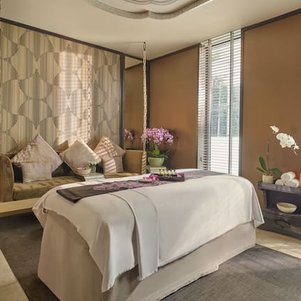 Couples treatment rooms, body treatments, aromatherapy