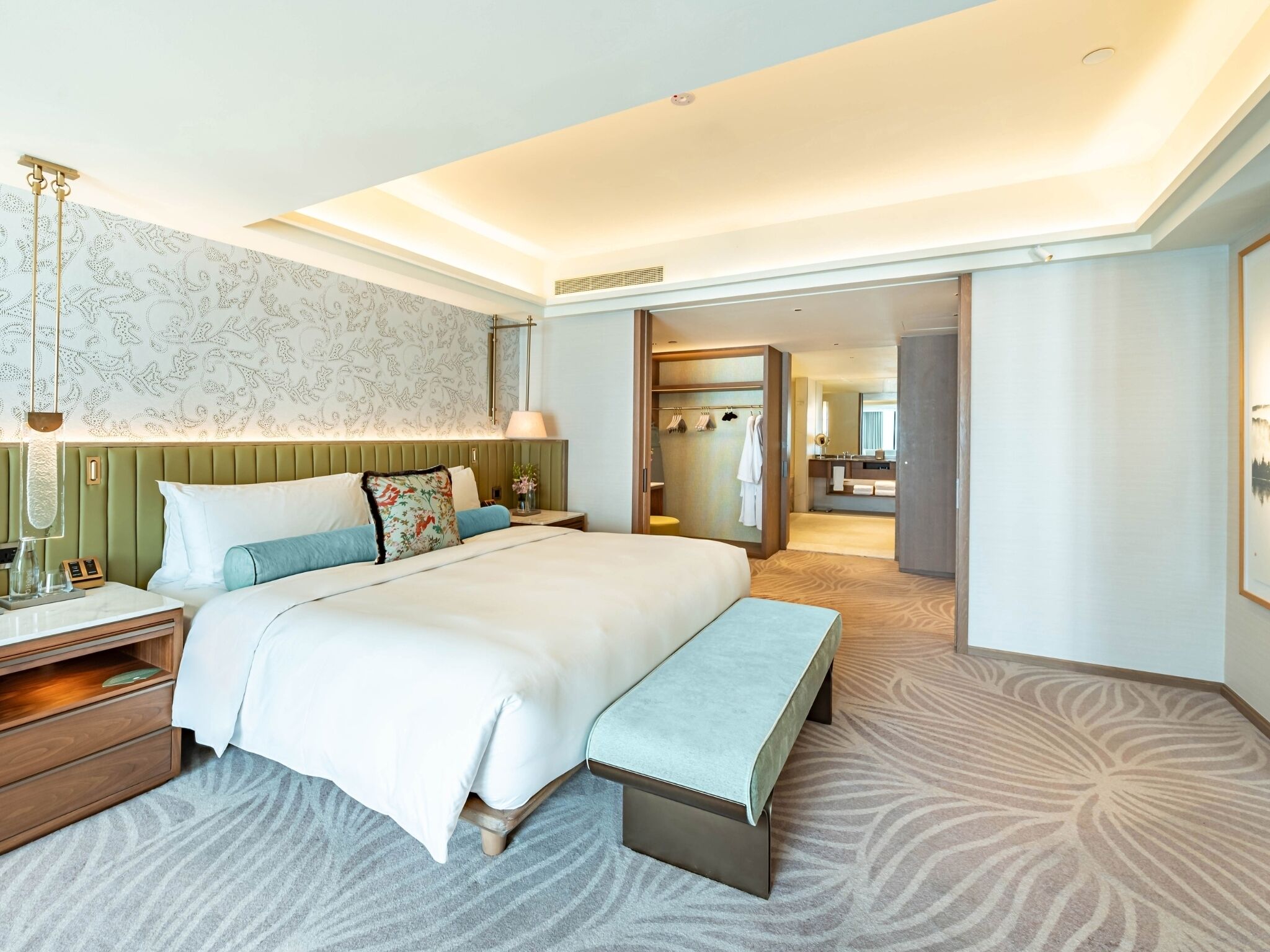 Premier Suite | Premium bedding, minibar, in-room safe, individually decorated