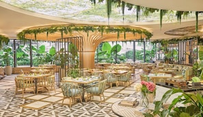 5 restaurants, breakfast, lunch, dinner served; international cuisine