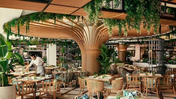 5 間餐廳;供應早餐、午餐、晚餐;多國菜
