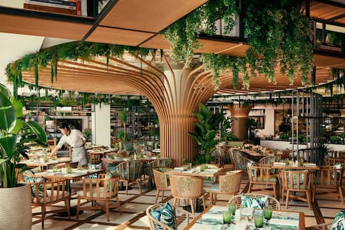 5 restaurants, breakfast, lunch, dinner served; international cuisine