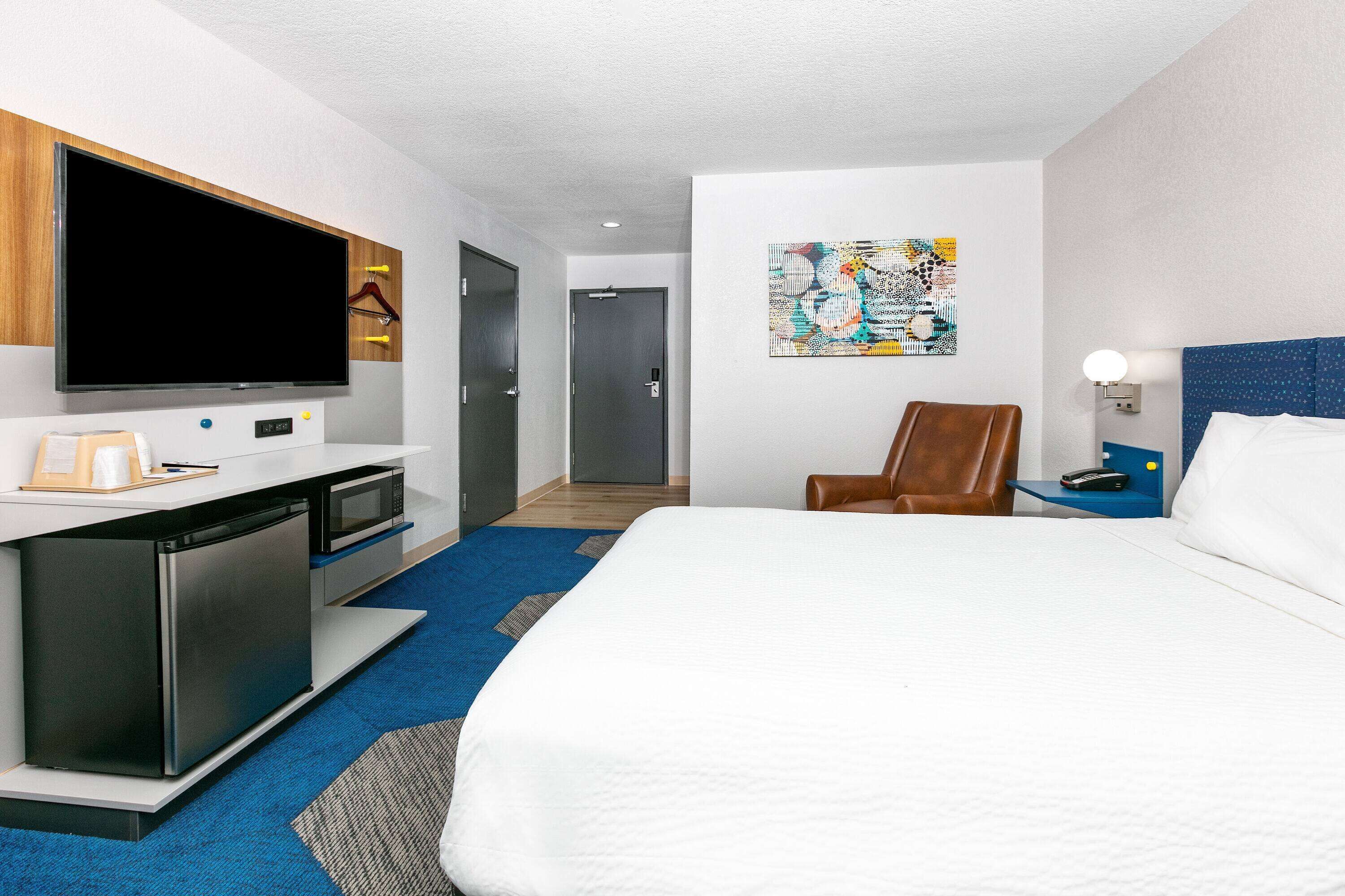 Standard Room, 1 Queen Bed, Accessible