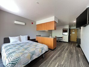 免费 WiFi、床单、闹钟