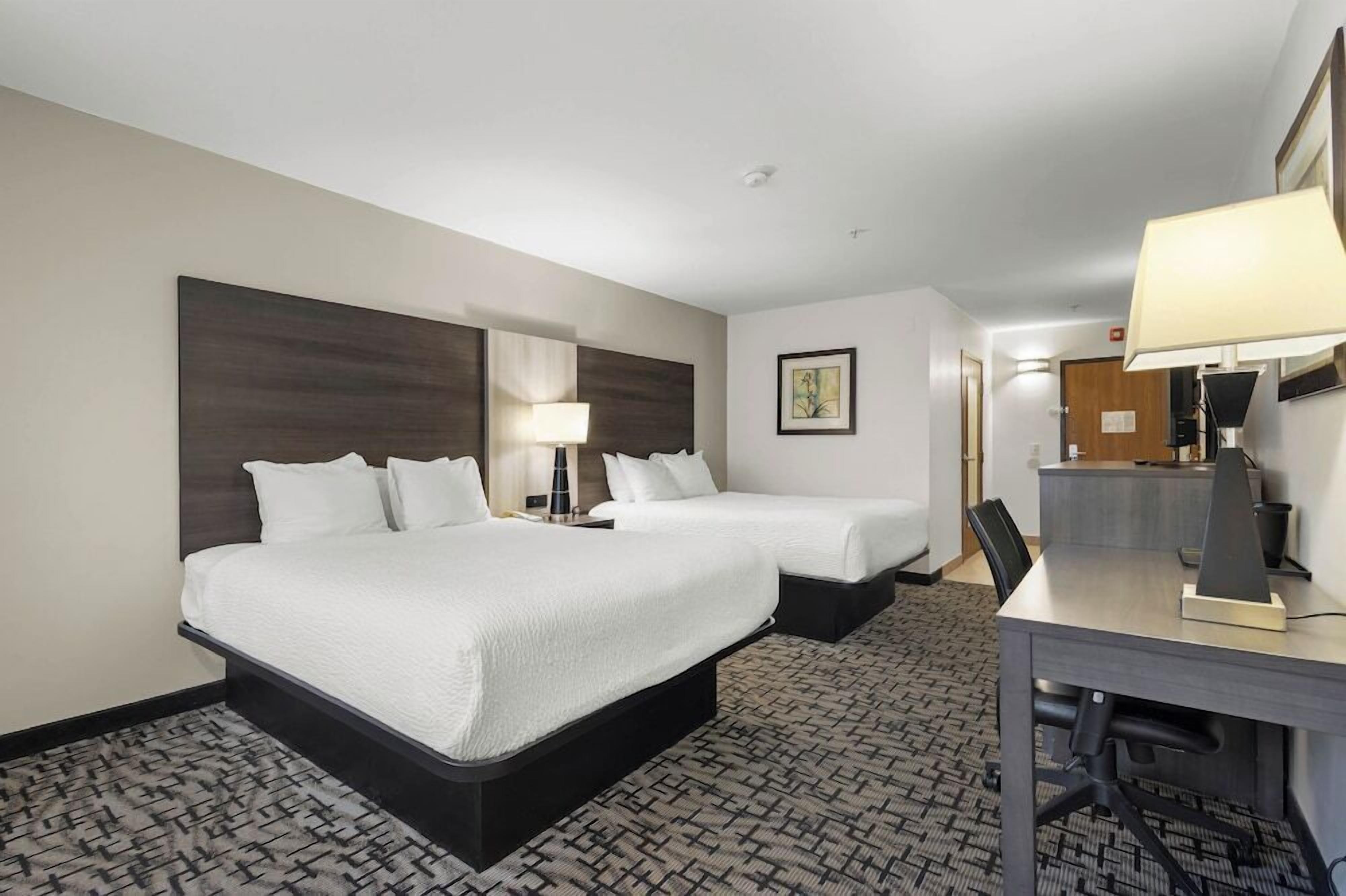 Pillowtop beds, desk, iron/ironing board, free WiFi