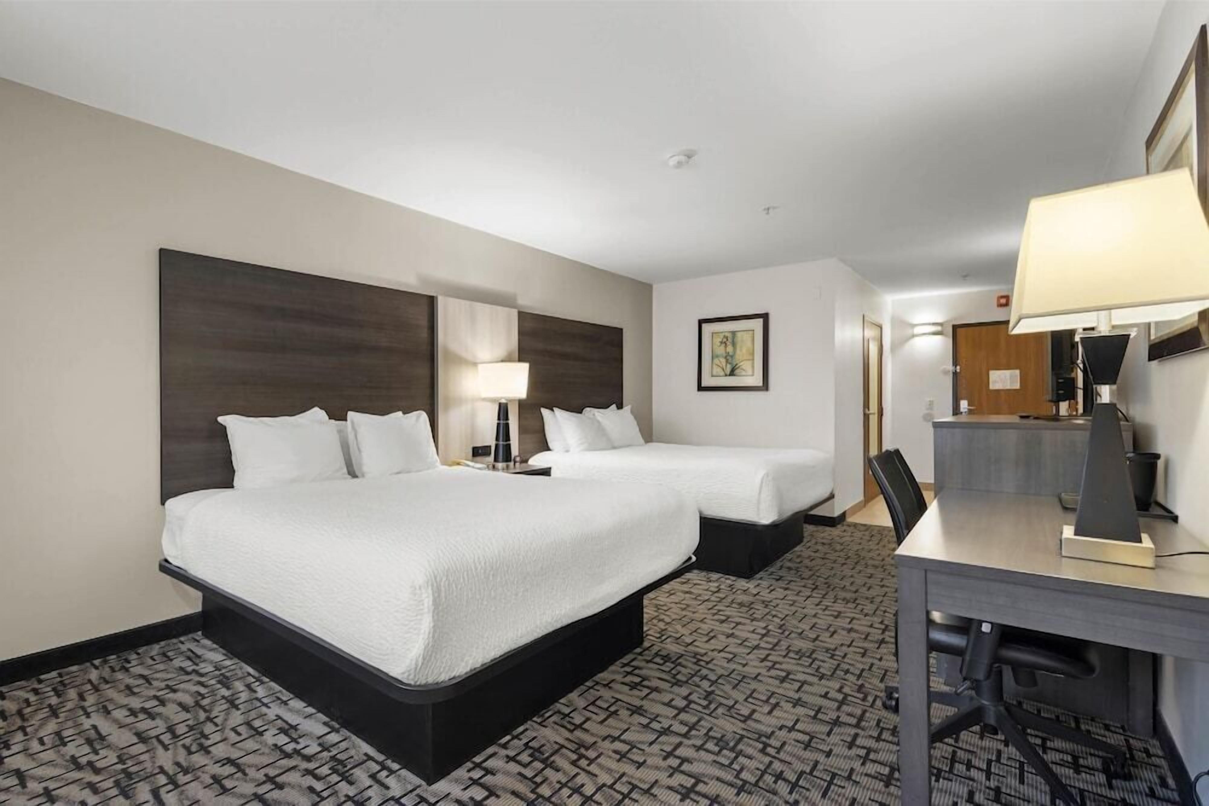 Pillowtop beds, desk, iron/ironing board, free WiFi
