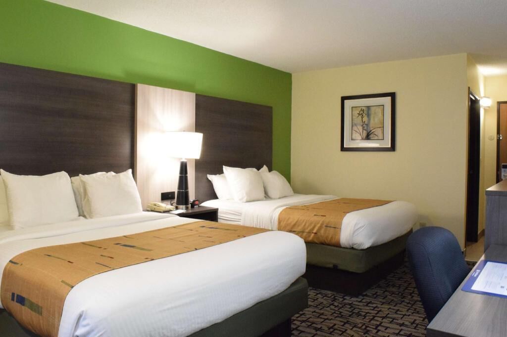 Pillowtop beds, desk, iron/ironing board, free WiFi