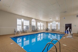 Indoor pool - Best Western Crown Inn & Suites (Batavia)