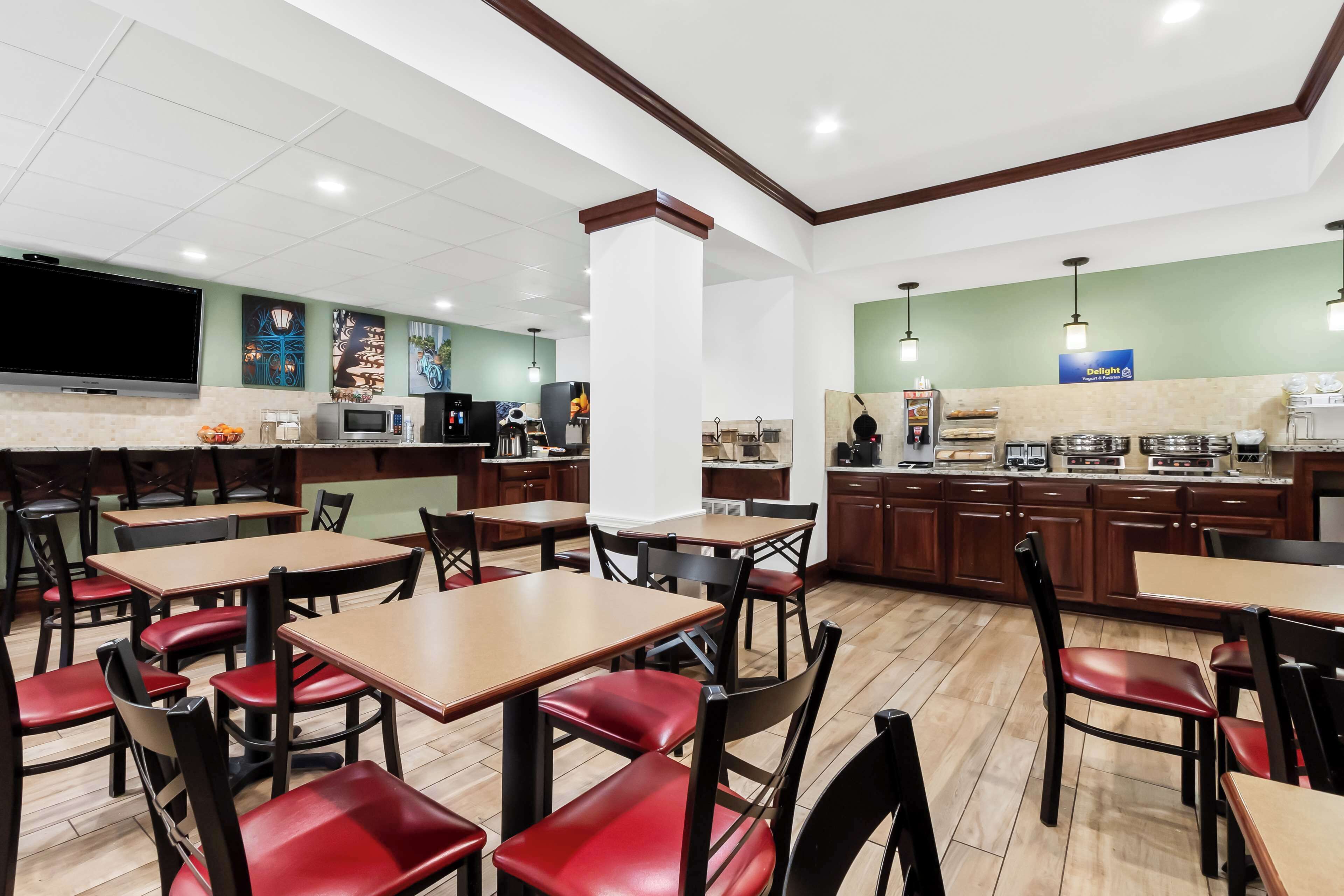 Photo - Best Western Patriots Point