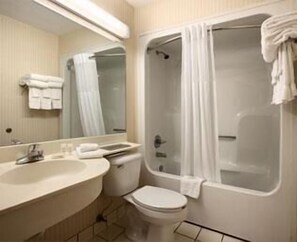 Combined shower/bathtub, hair dryer, towels