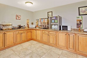 Free daily continental breakfast 
