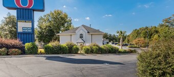 Motel 6 Simpsonville, SC - Greenville