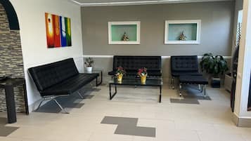 Una televisión de pantalla plana