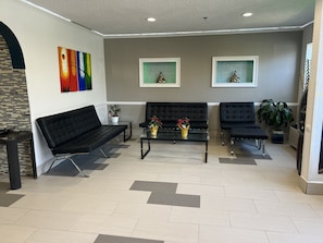 Flat-screen TV - Motel 6 Simpsonville, SC - Greenville (Simpsonville)